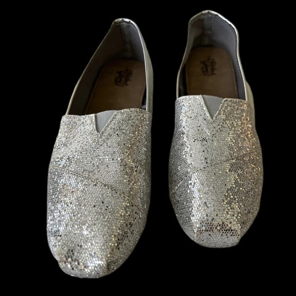 Faded Glory slip on shoes.  Silver sparkles.  Size 7.  Excellent condition - Picture 2 of 8
